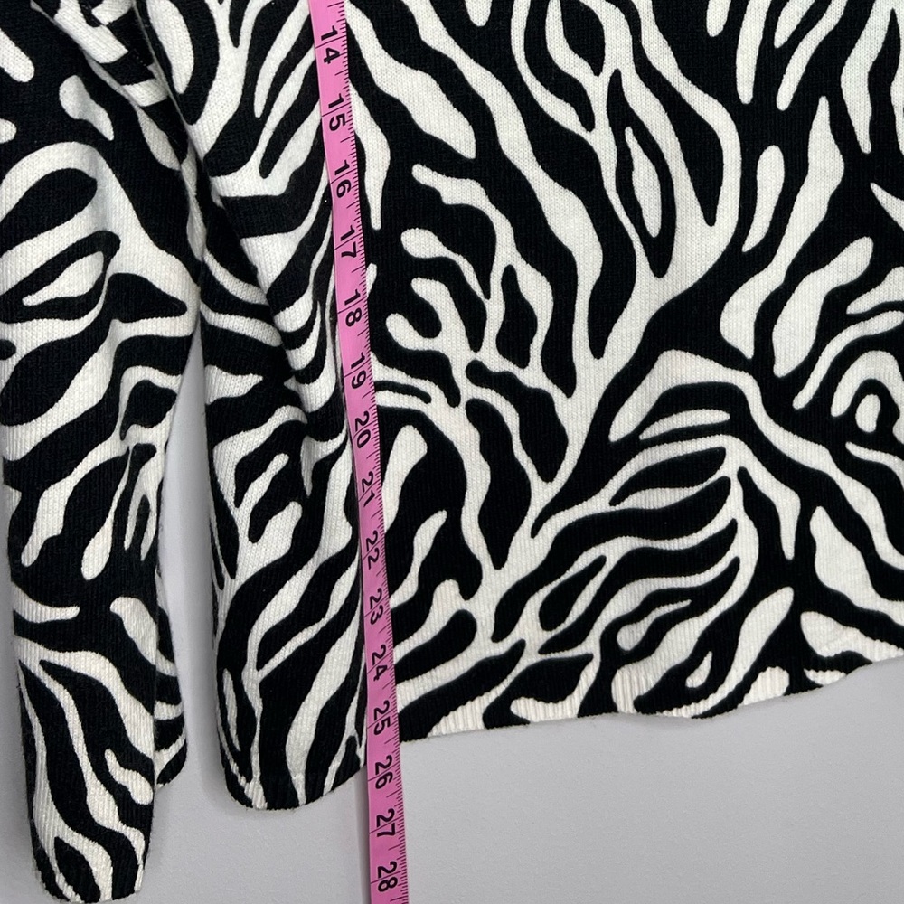 Josephine Chaus black + white zebra striped v neck sweater. Large. - Picture 4 of 5